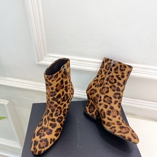 Jil Sander(吉尔·桑达)2026 秋冬新品 JD极简复古圆头粗跟短靴————————JS作为这 Jil Sander(吉尔·桑达)2026 秋冬新品 JD极简复古圆头粗跟短靴————————JS作为这