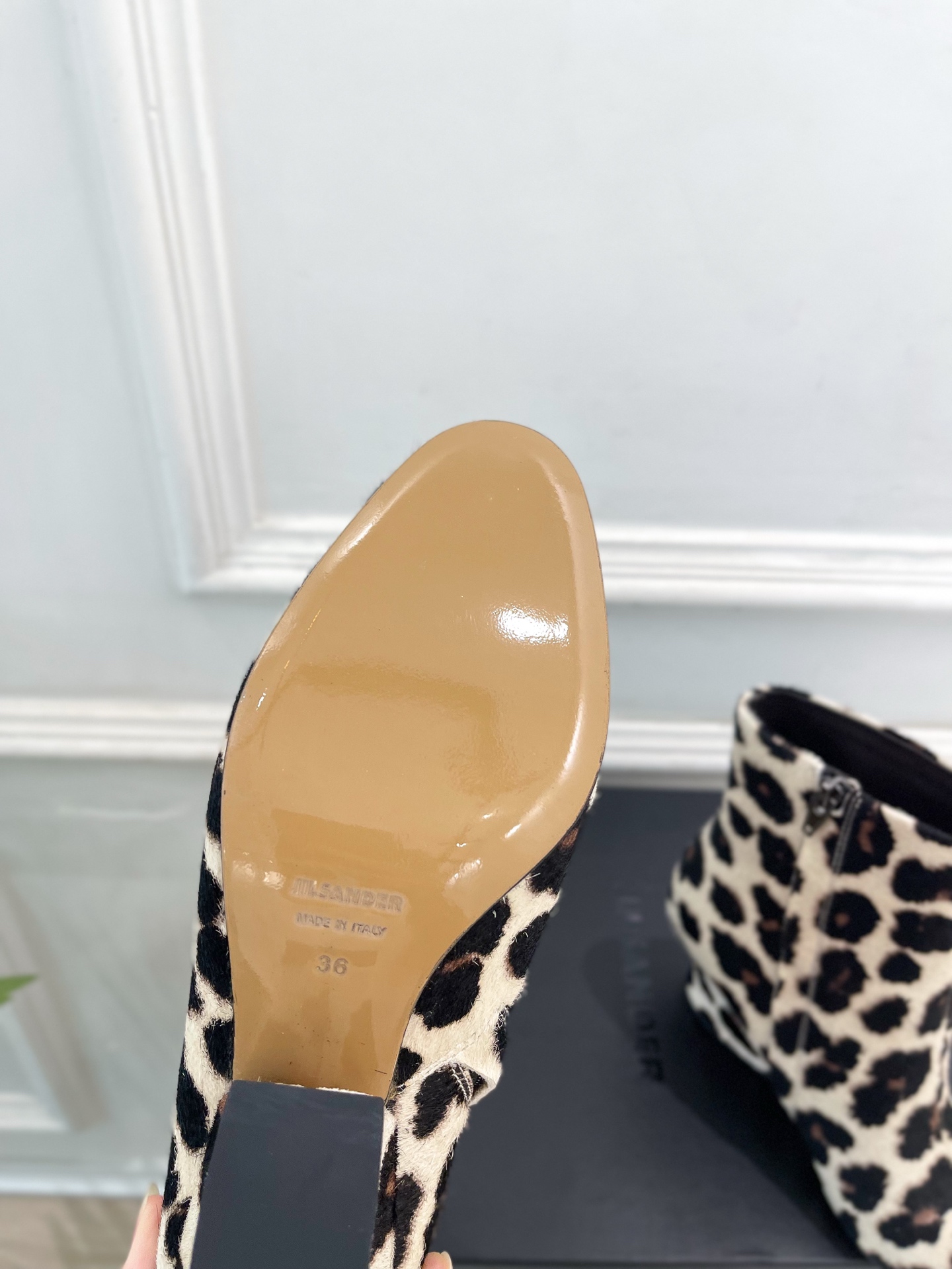 Jil Sander(吉尔·桑达）2026 秋冬新品 JD极简复古圆头粗跟短靴————————JS作为这