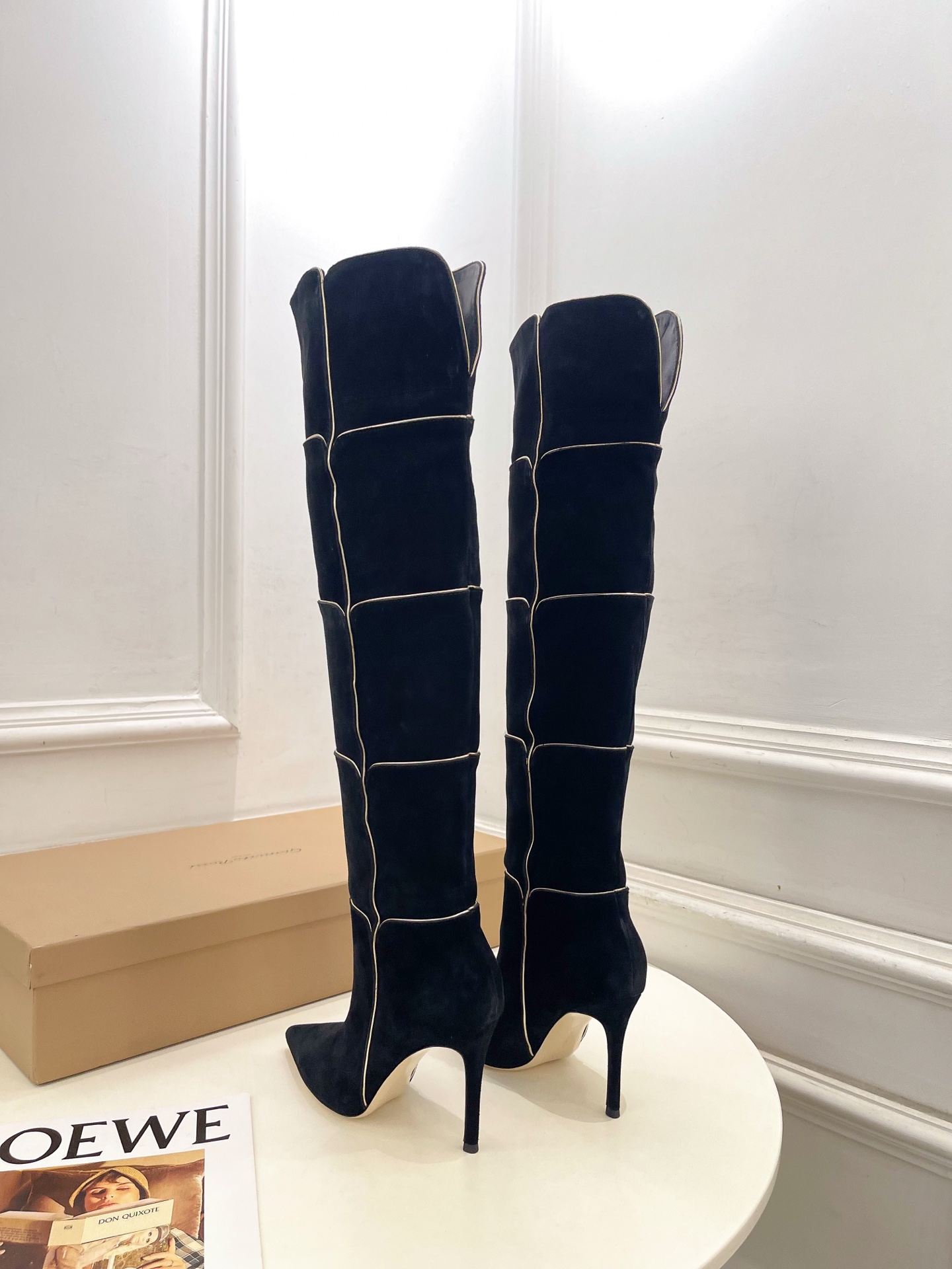 Gianvito Rossi｜吉安维托·罗西  26𝐬𝐬2026秋冬新品 GR复古拼接尖头高跟长靴 火爆
