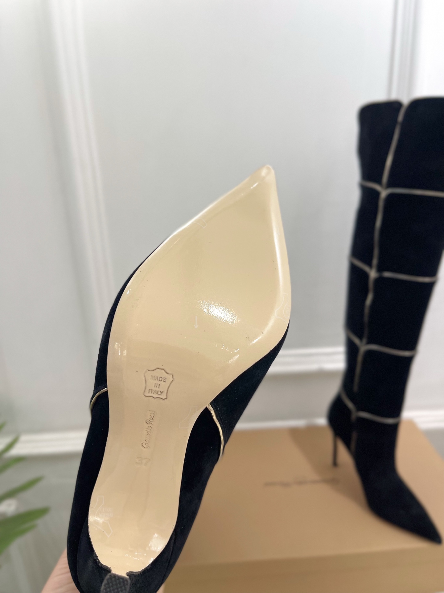 Gianvito Rossi｜吉安维托·罗西  26𝐬𝐬2026秋冬新品 GR复古拼接尖头高跟长靴 火爆