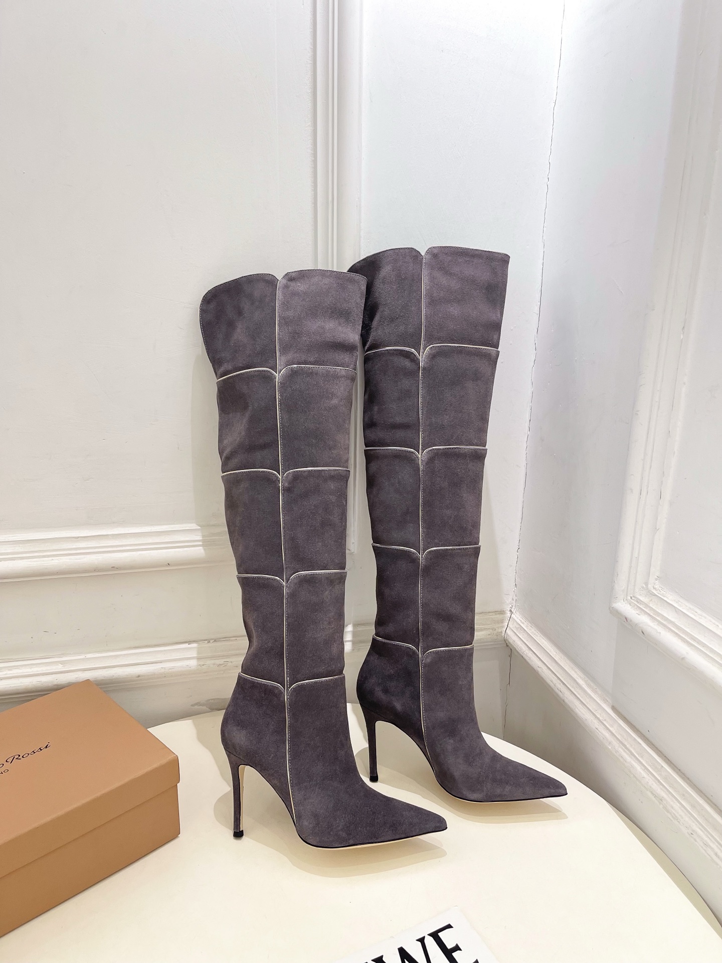 Gianvito Rossi｜吉安维托·罗西  26𝐬𝐬2026秋冬新品 GR复古拼接尖头高跟长靴 火爆