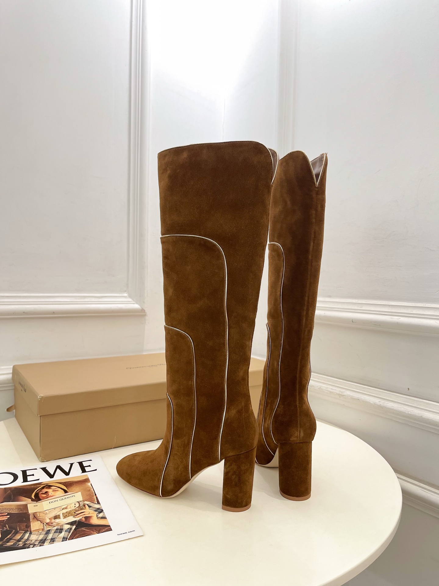 Gianvito Rossi｜吉安维托·罗西  26𝐬𝐬2026秋冬新品 GR复古拼接圆头粗跟长筒靴 火