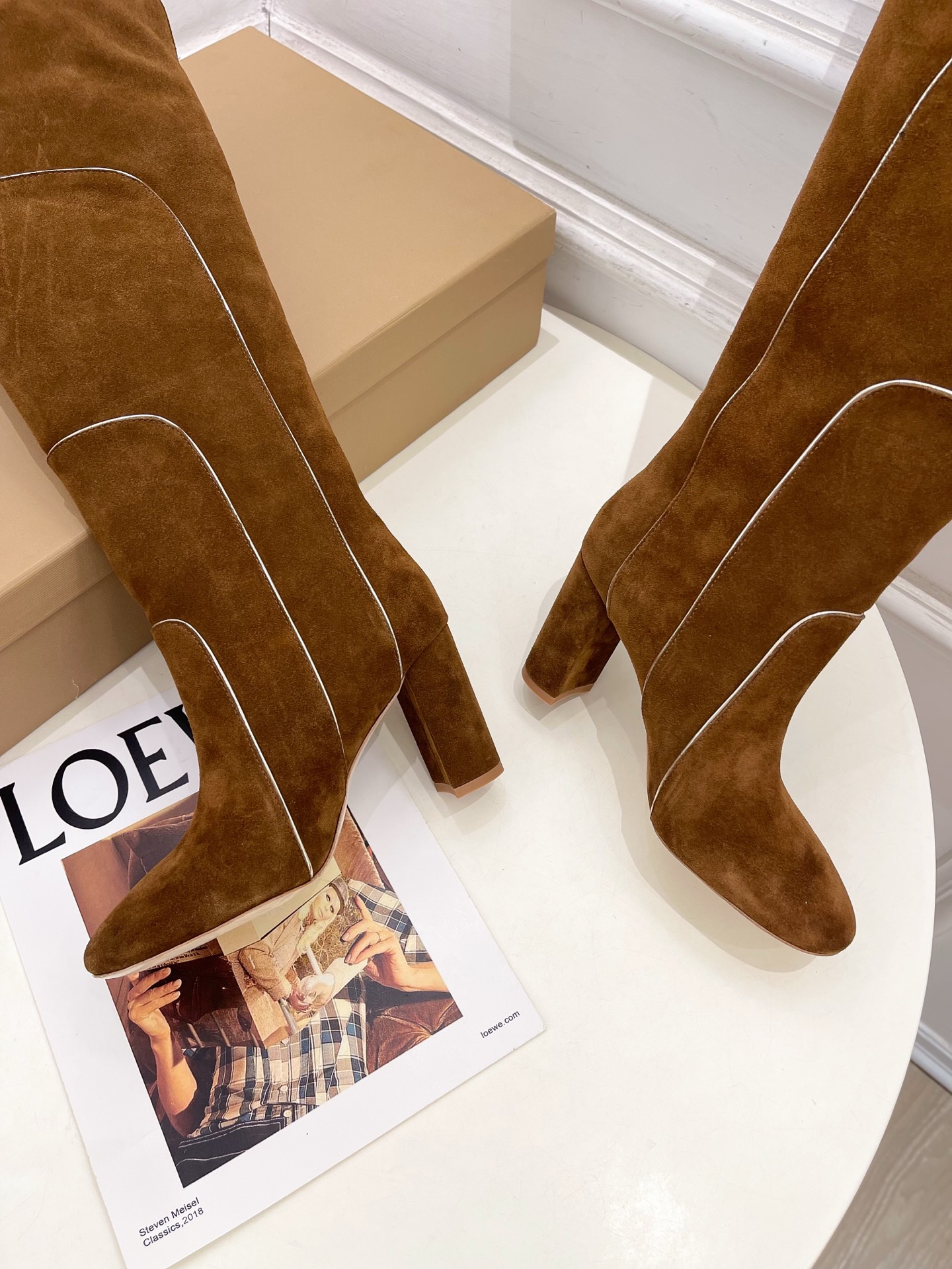 Gianvito Rossi｜吉安维托·罗西  26𝐬𝐬2026秋冬新品 GR复古拼接圆头粗跟长筒靴 火