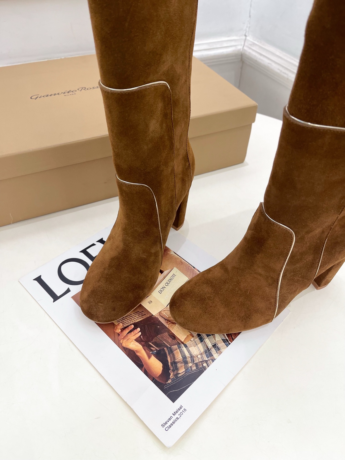 Gianvito Rossi｜吉安维托·罗西  26𝐬𝐬2026秋冬新品 GR复古拼接圆头粗跟长筒靴 火