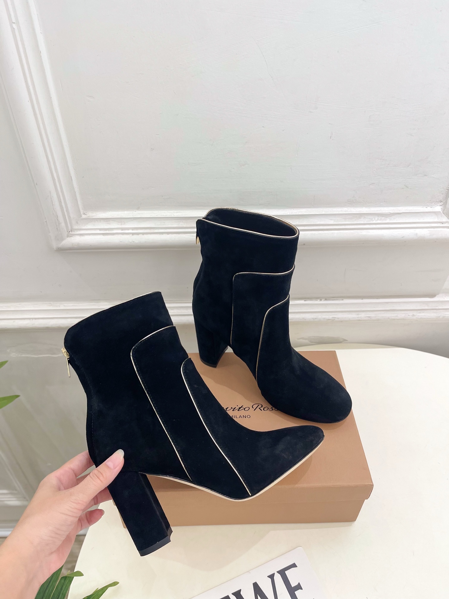 Gianvito Rossi｜吉安维托·罗西  26𝐬𝐬2026秋冬新品 GR复古拼接圆头粗跟短靴 火爆
