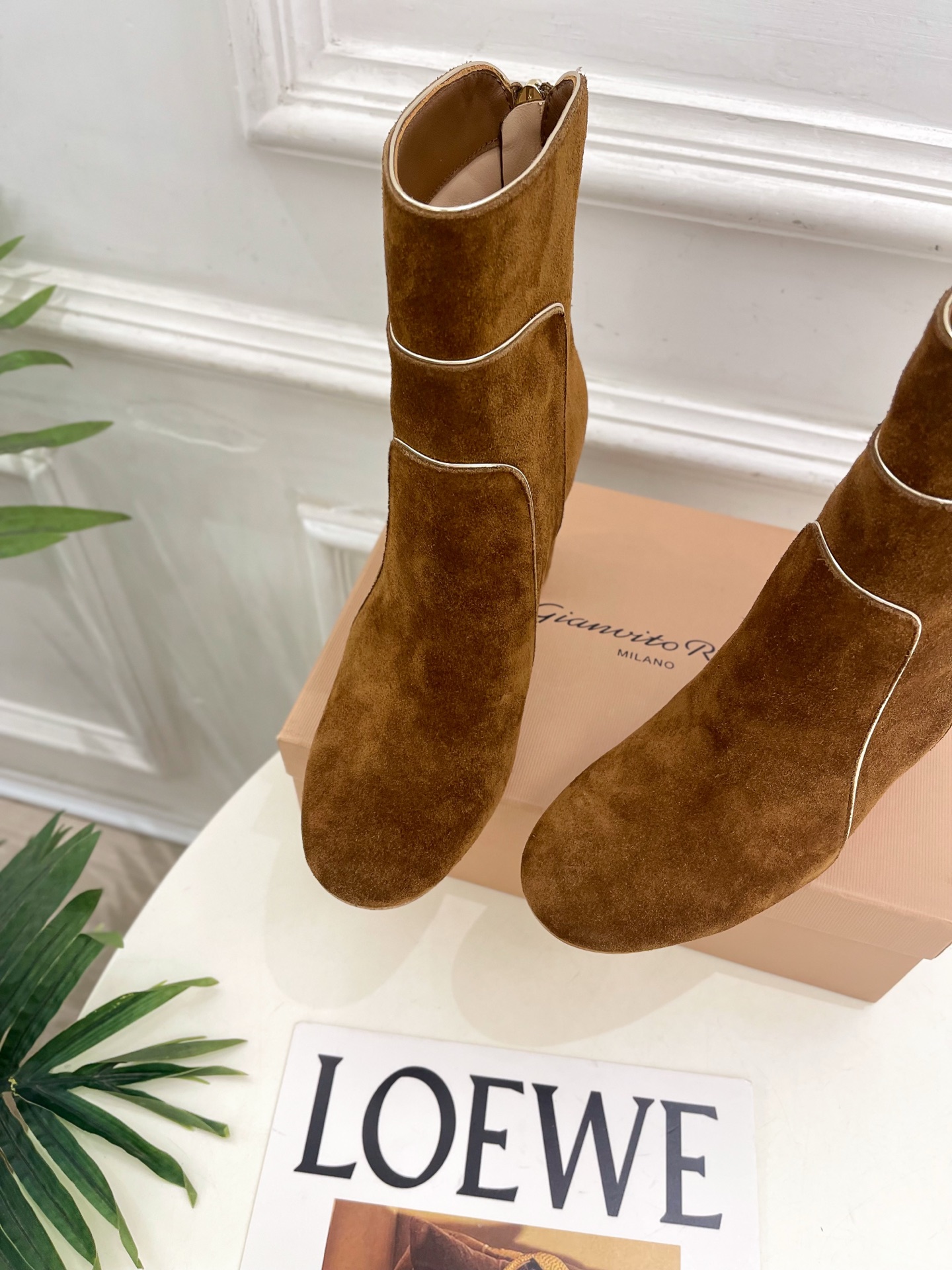 Gianvito Rossi｜吉安维托·罗西  26𝐬𝐬2026秋冬新品 GR复古拼接圆头粗跟短靴 火爆