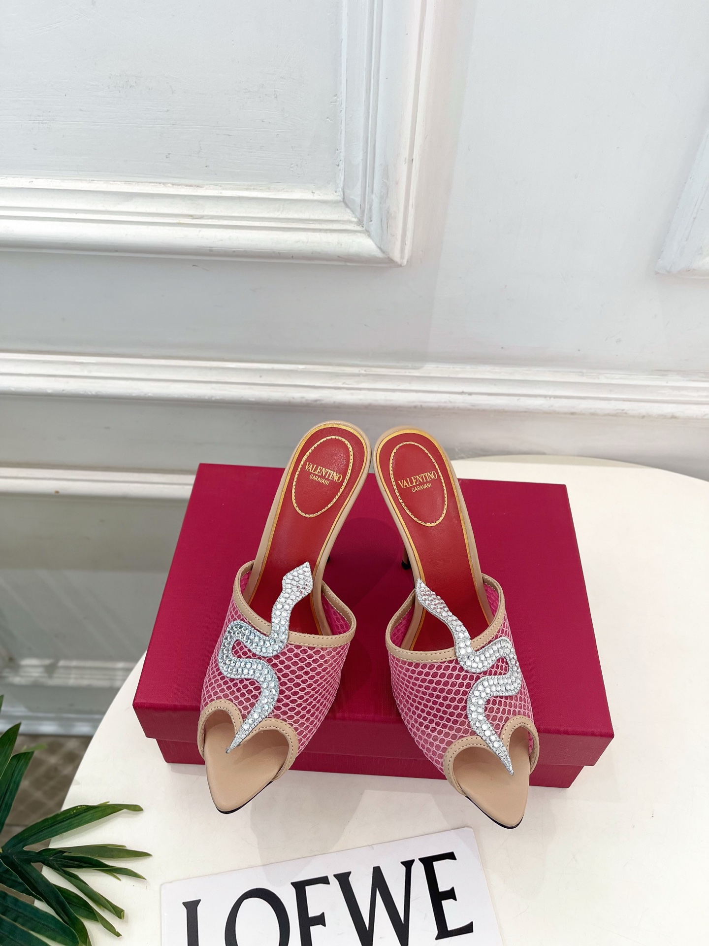 Valentino  华伦天奴 26𝐬𝐬2026春夏新品 COEUR VIPERE水钻蛇形高跟拖鞋 上新