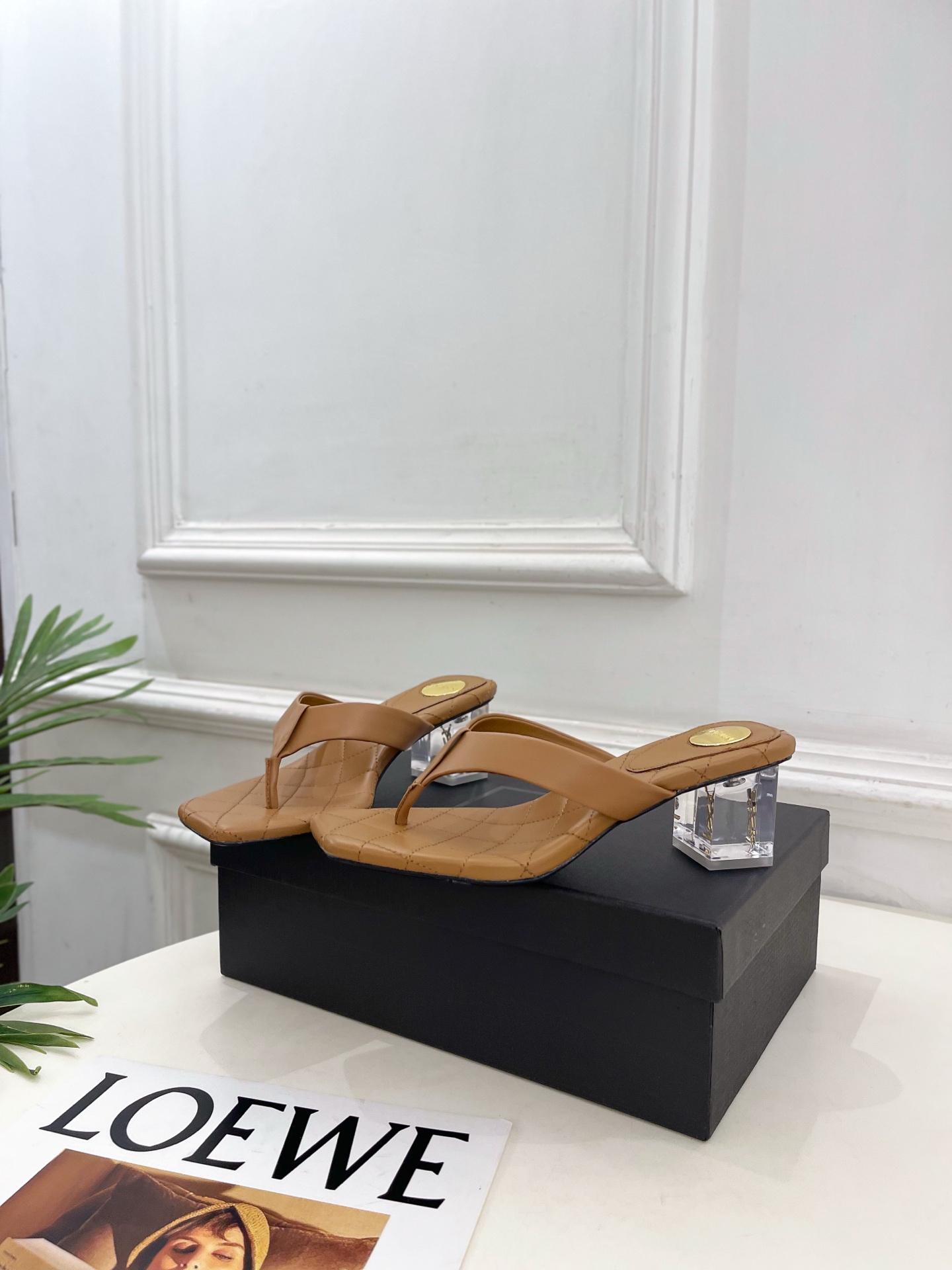 SAIN*LAURENT  圣罗兰 26𝐬𝐬2026春夏新品YSL透明跟方头夹脚人字拖鞋 上新☑️———