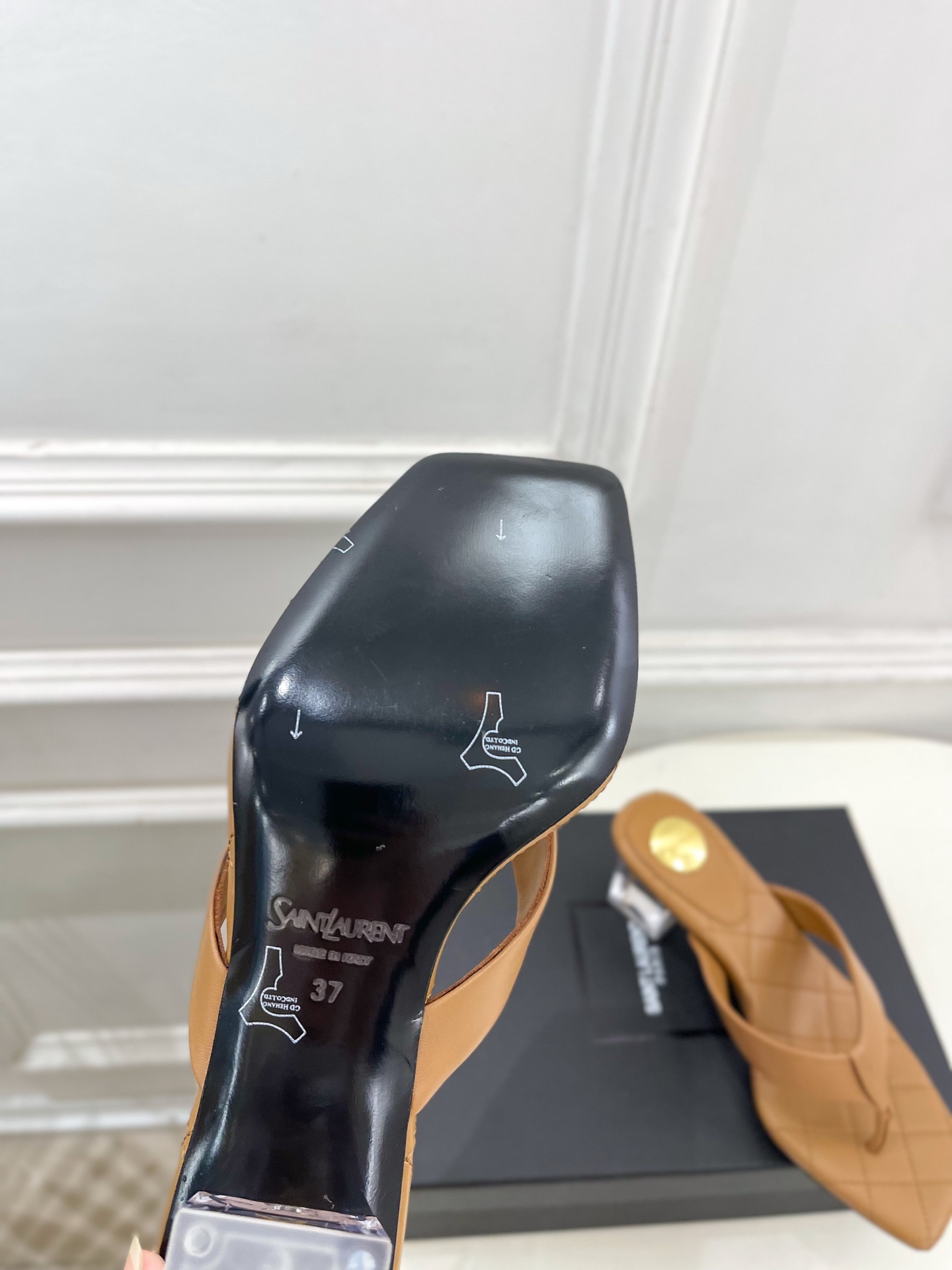 SAIN*LAURENT  圣罗兰 26𝐬𝐬2026春夏新品YSL透明跟方头夹脚人字拖鞋 上新☑️———