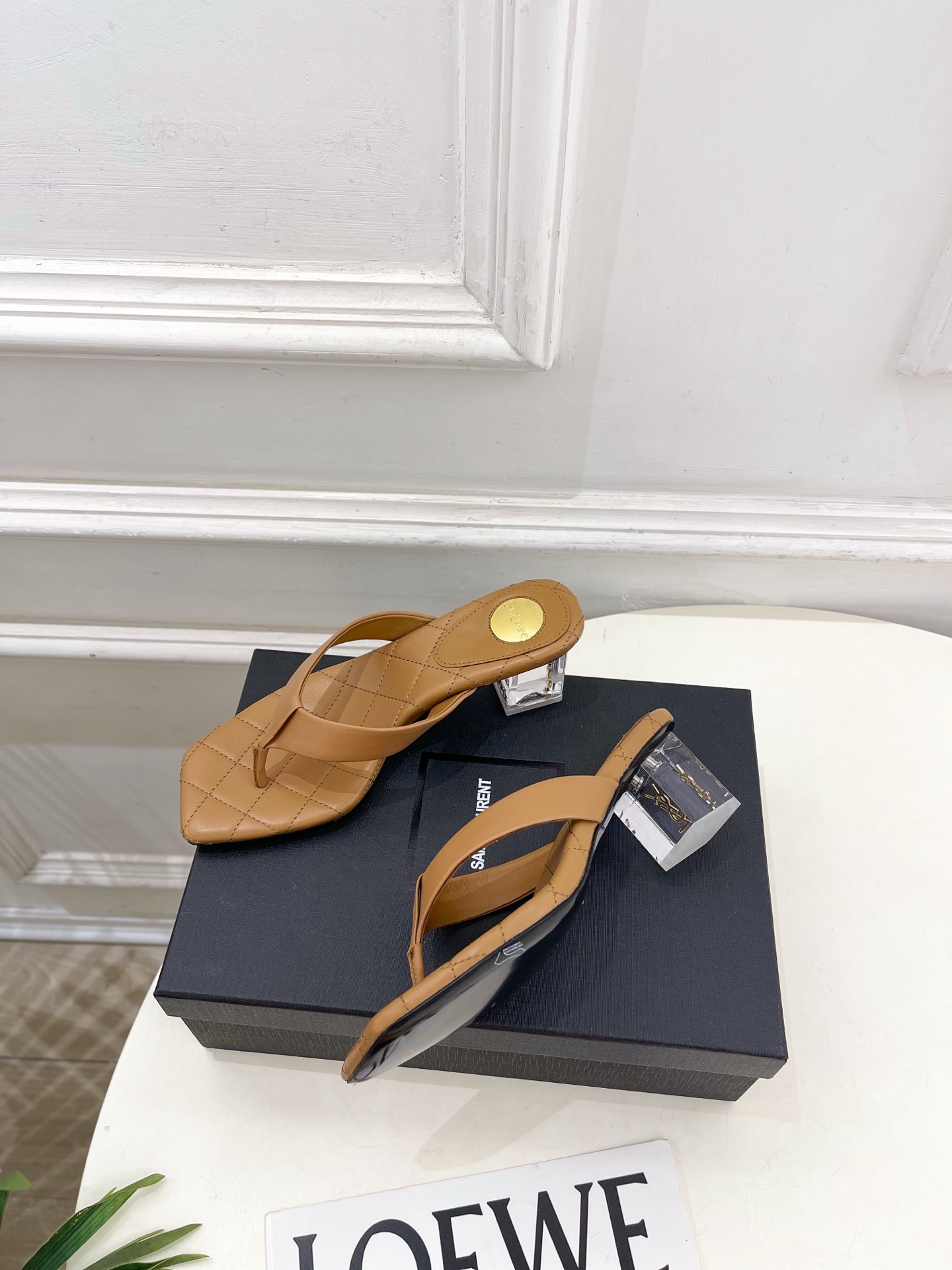 SAIN*LAURENT  圣罗兰 26𝐬𝐬2026春夏新品YSL透明跟方头夹脚人字拖鞋 上新☑️———