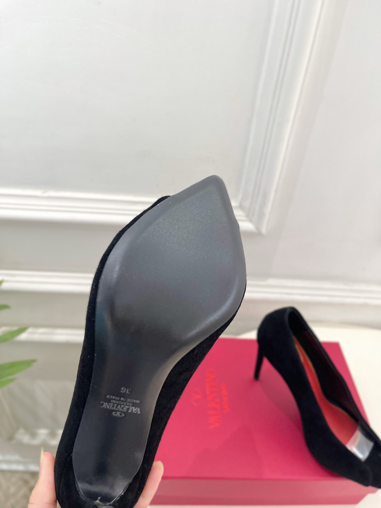 Valentino  华伦天奴 26𝐬𝐬2026春夏新品 REVELE绒面露趾高跟鞋 上新☑️—————