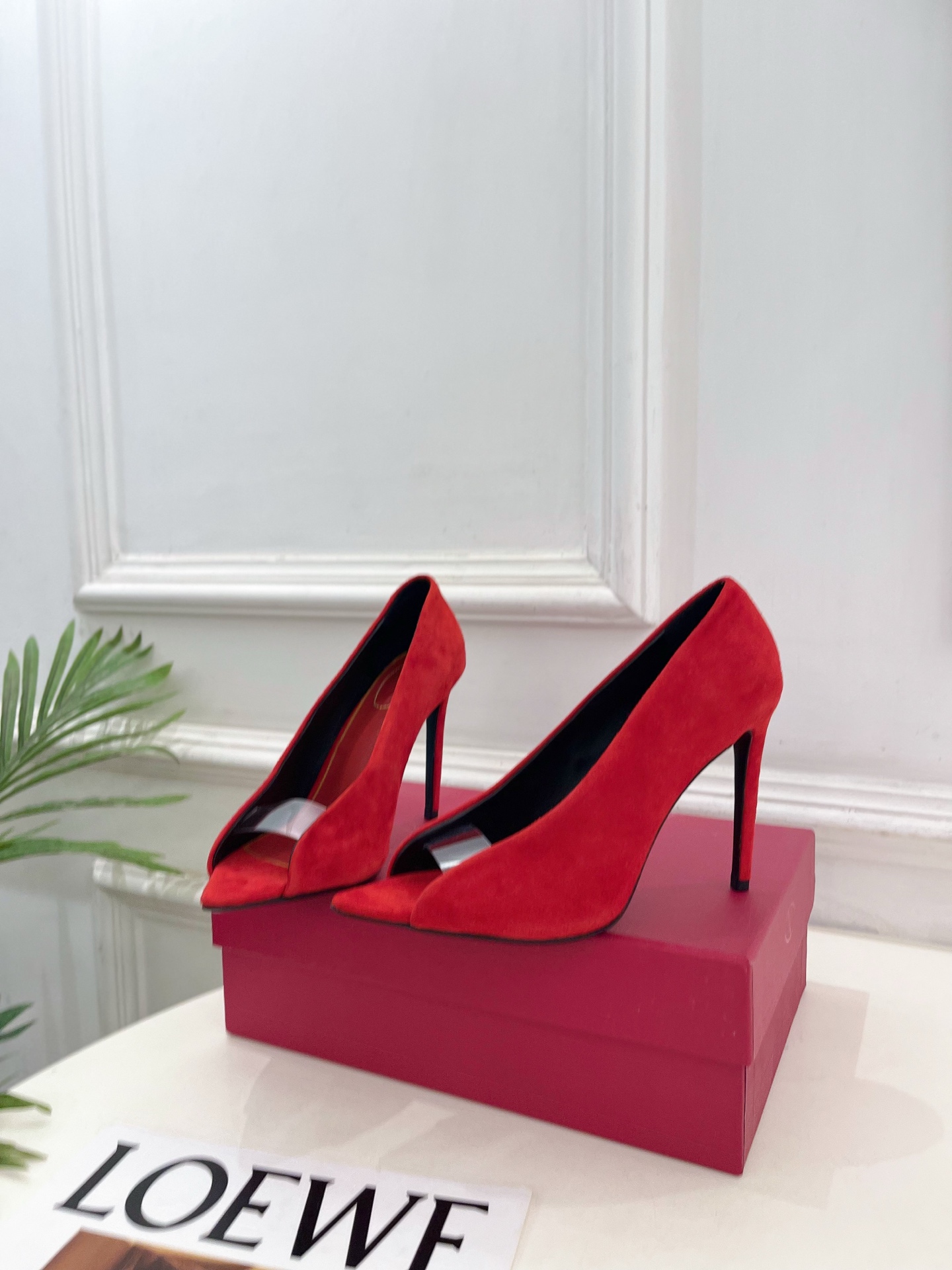 Valentino  华伦天奴 26𝐬𝐬2026春夏新品 REVELE绒面露趾高跟鞋 上新☑️—————