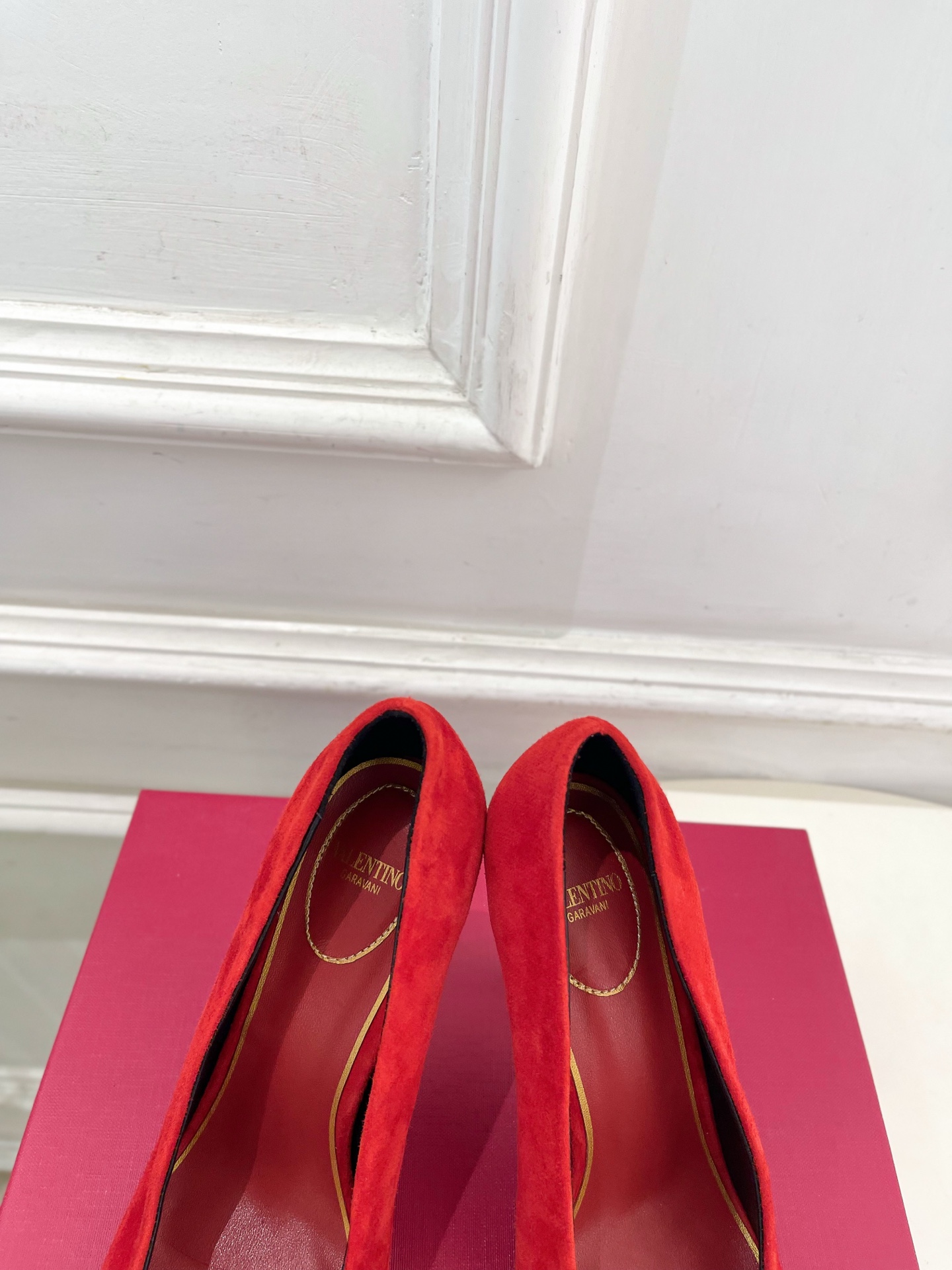 Valentino  华伦天奴 26𝐬𝐬2026春夏新品 REVELE绒面露趾高跟鞋 上新☑️—————