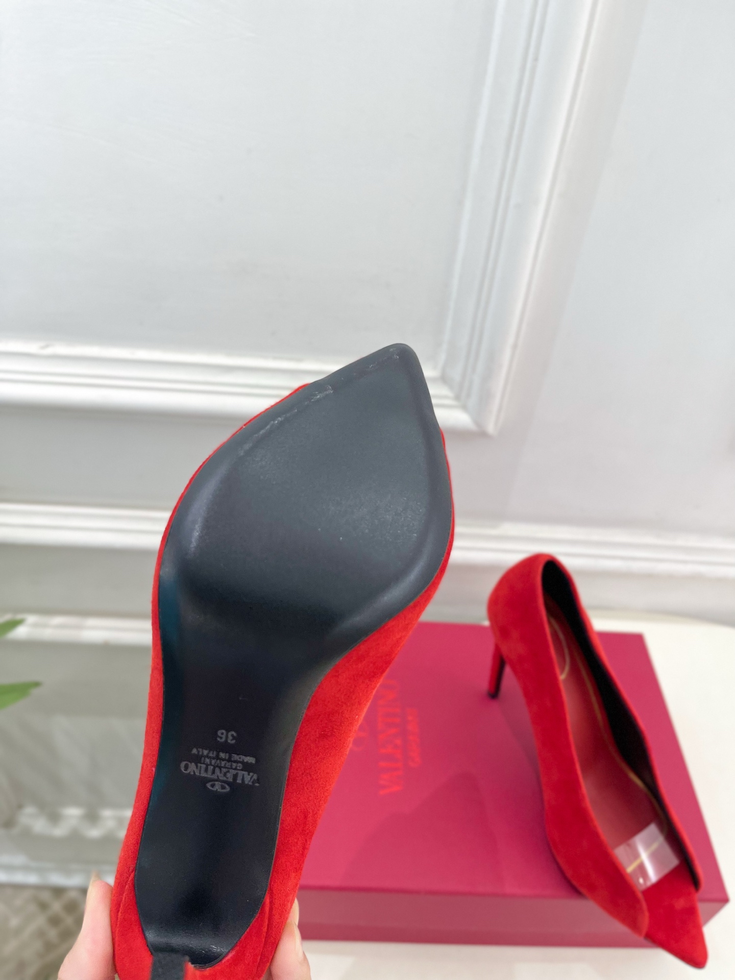 Valentino  华伦天奴 26𝐬𝐬2026春夏新品 REVELE绒面露趾高跟鞋 上新☑️—————