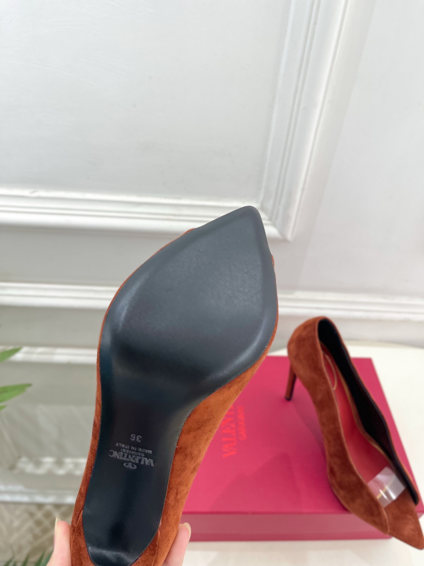Valentino  华伦天奴 26𝐬𝐬2026春夏新品 REVELE绒面露趾高跟鞋 上新☑️—————