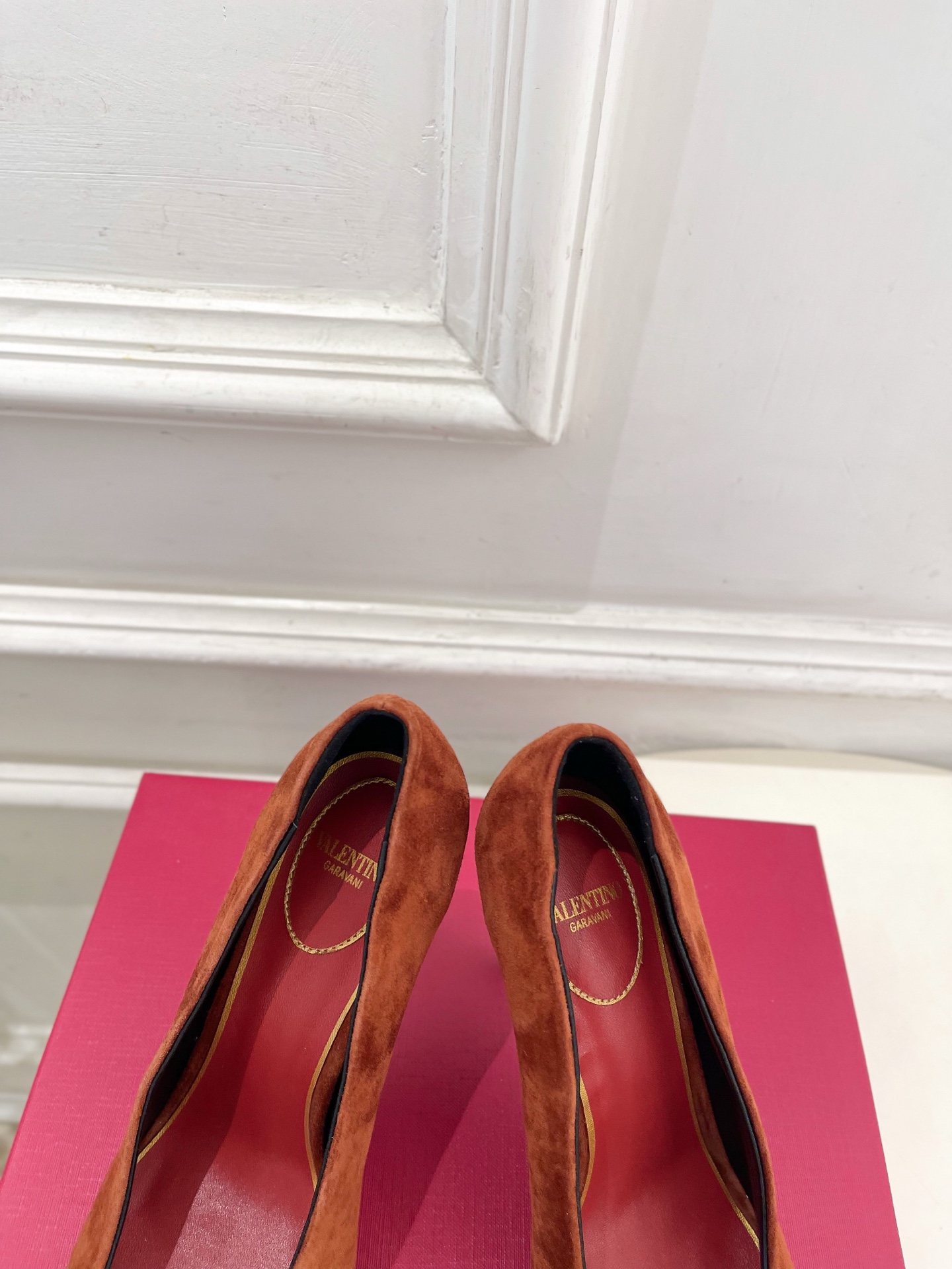 Valentino  华伦天奴 26𝐬𝐬2026春夏新品 REVELE绒面露趾高跟鞋 上新☑️—————