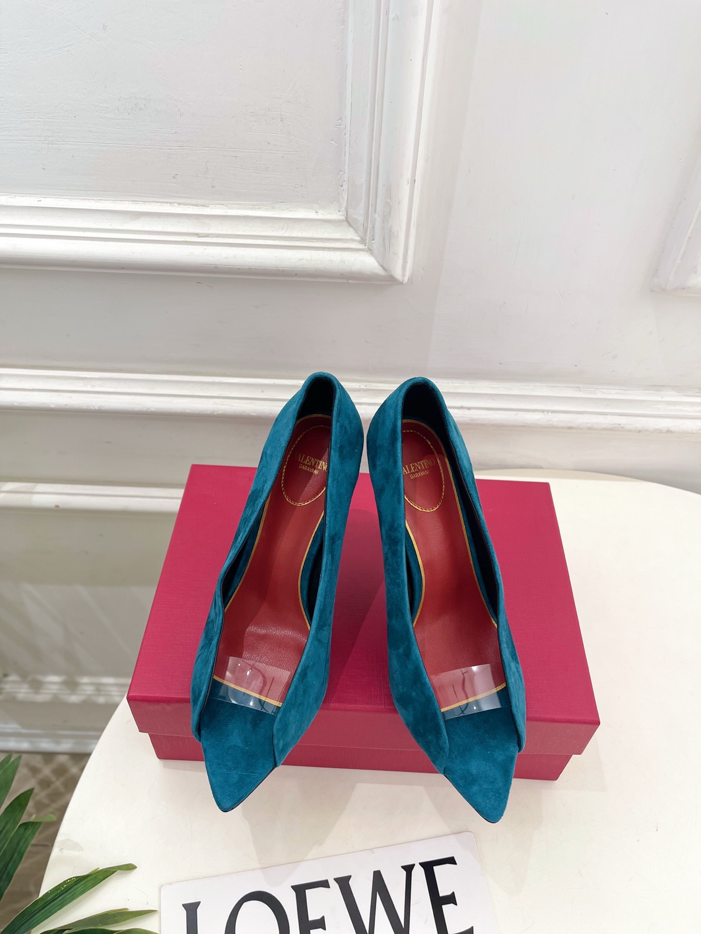 Valentino  华伦天奴 26𝐬𝐬2026春夏新品 REVELE绒面露趾高跟鞋 上新☑️—————