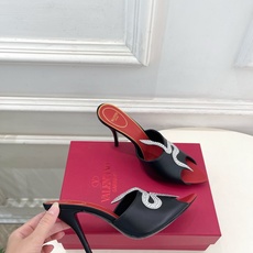 Valentino 华伦天奴 26𝐬𝐬2026春夏新品 COEUR VIPERE水钻蛇形高跟拖鞋 上新 Valentino 华伦天奴 26𝐬𝐬2026春夏新品 COEUR VIPERE水钻蛇形高跟拖鞋 上新