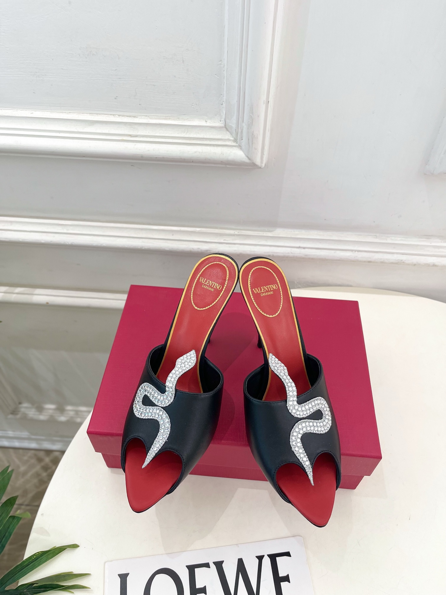 Valentino  华伦天奴 26𝐬𝐬2026春夏新品 COEUR VIPERE水钻蛇形高跟拖鞋 上新