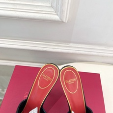 Valentino 华伦天奴 26𝐬𝐬2026春夏新品 COEUR VIPERE水钻蛇形高跟拖鞋 上新 Valentino 华伦天奴 26𝐬𝐬2026春夏新品 COEUR VIPERE水钻蛇形高跟拖鞋 上新