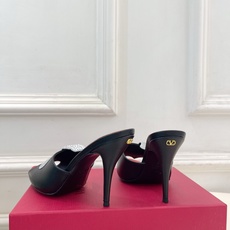 Valentino 华伦天奴 26𝐬𝐬2026春夏新品 COEUR VIPERE水钻蛇形高跟拖鞋 上新 Valentino 华伦天奴 26𝐬𝐬2026春夏新品 COEUR VIPERE水钻蛇形高跟拖鞋 上新