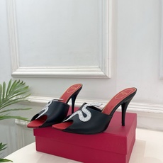 Valentino 华伦天奴 26𝐬𝐬2026春夏新品 COEUR VIPERE水钻蛇形高跟拖鞋 上新 Valentino 华伦天奴 26𝐬𝐬2026春夏新品 COEUR VIPERE水钻蛇形高跟拖鞋 上新
