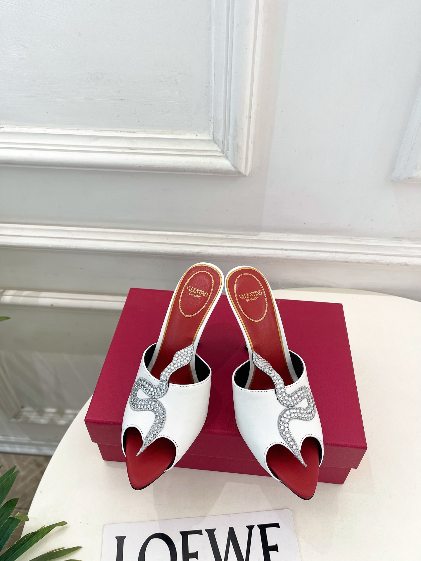 Valentino  华伦天奴 26𝐬𝐬2026春夏新品 COEUR VIPERE水钻蛇形高跟拖鞋 上新