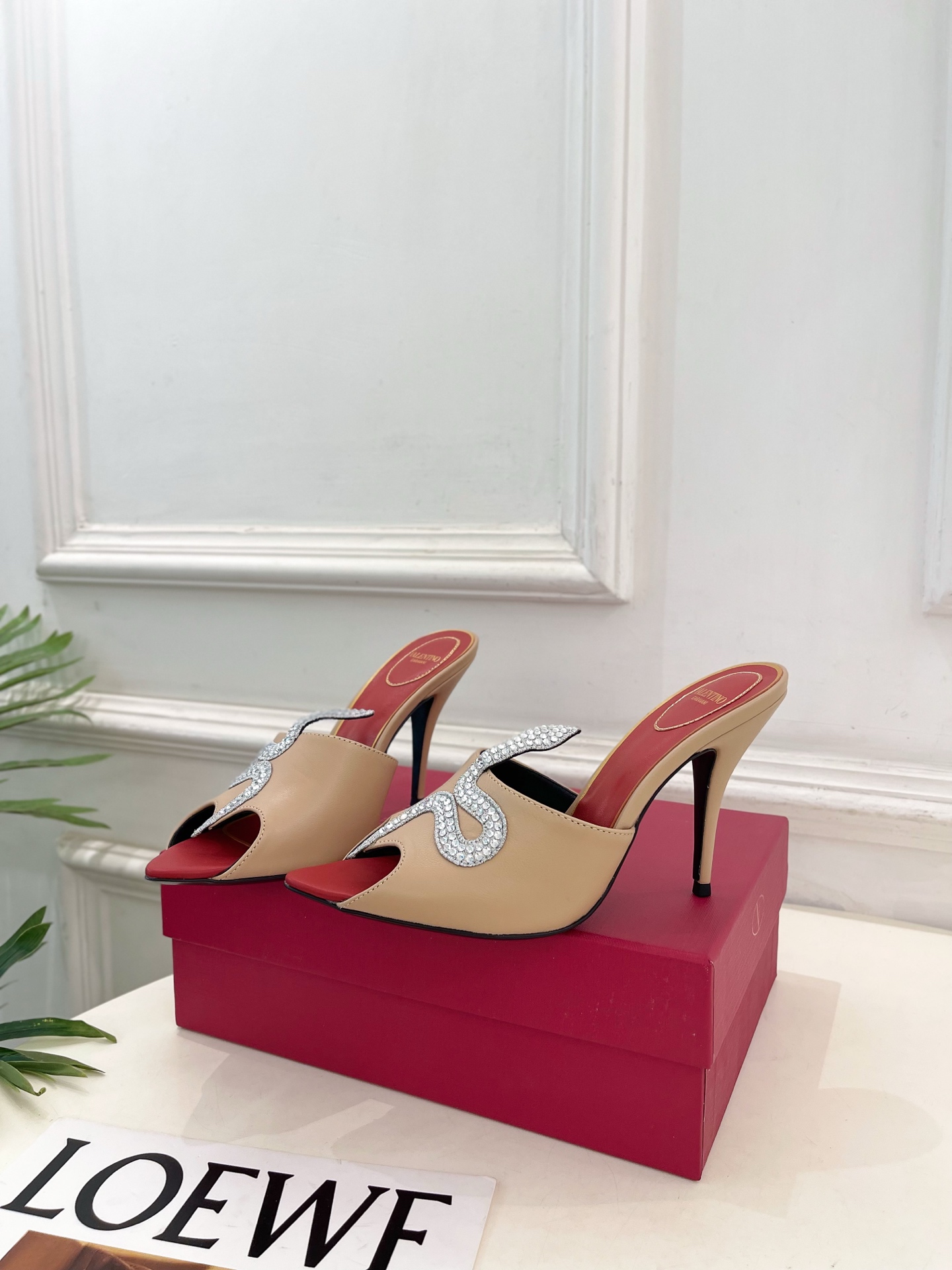 Valentino  华伦天奴 26𝐬𝐬2026春夏新品 COEUR VIPERE水钻蛇形高跟拖鞋 上新