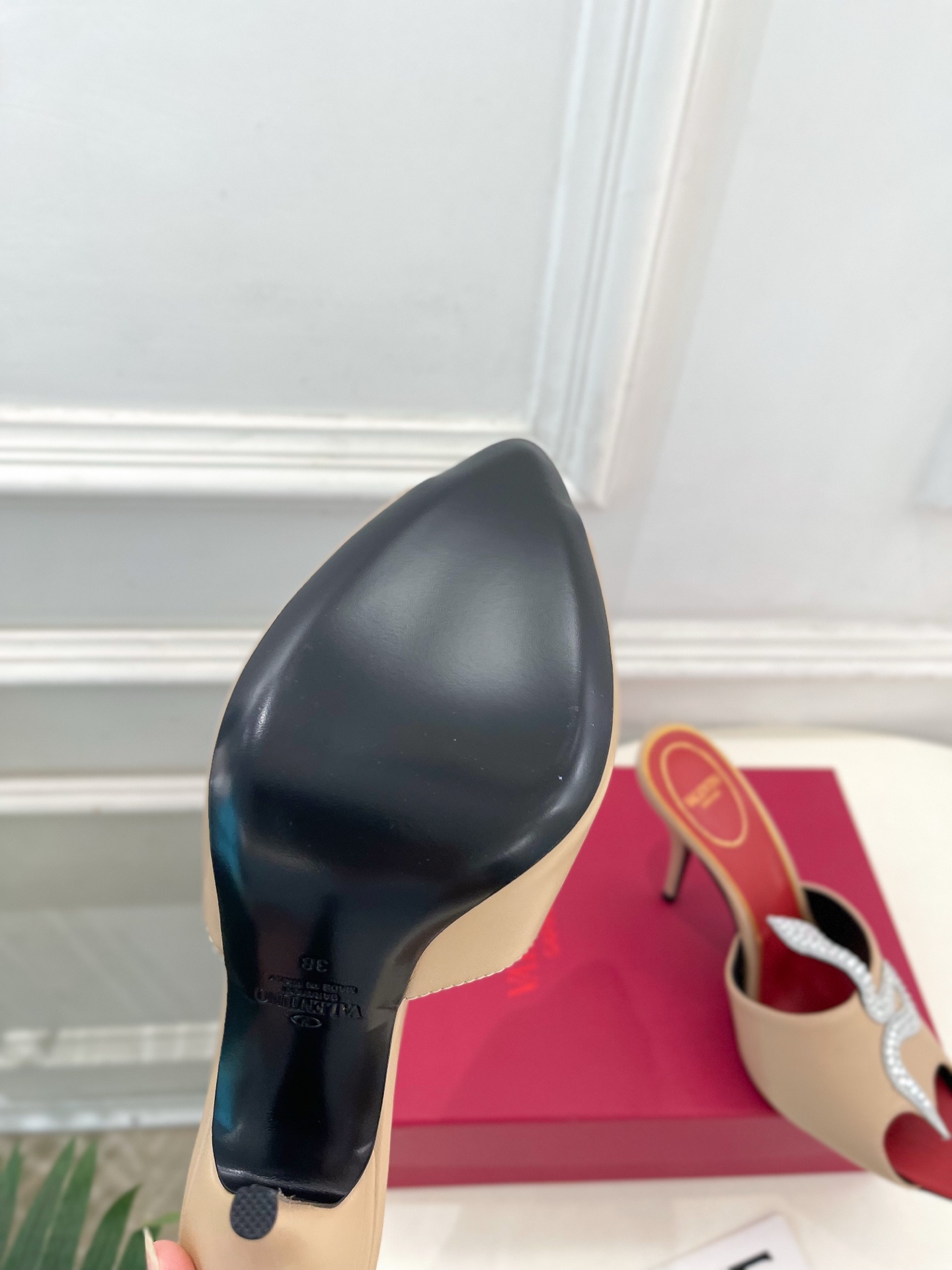 Valentino  华伦天奴 26𝐬𝐬2026春夏新品 COEUR VIPERE水钻蛇形高跟拖鞋 上新