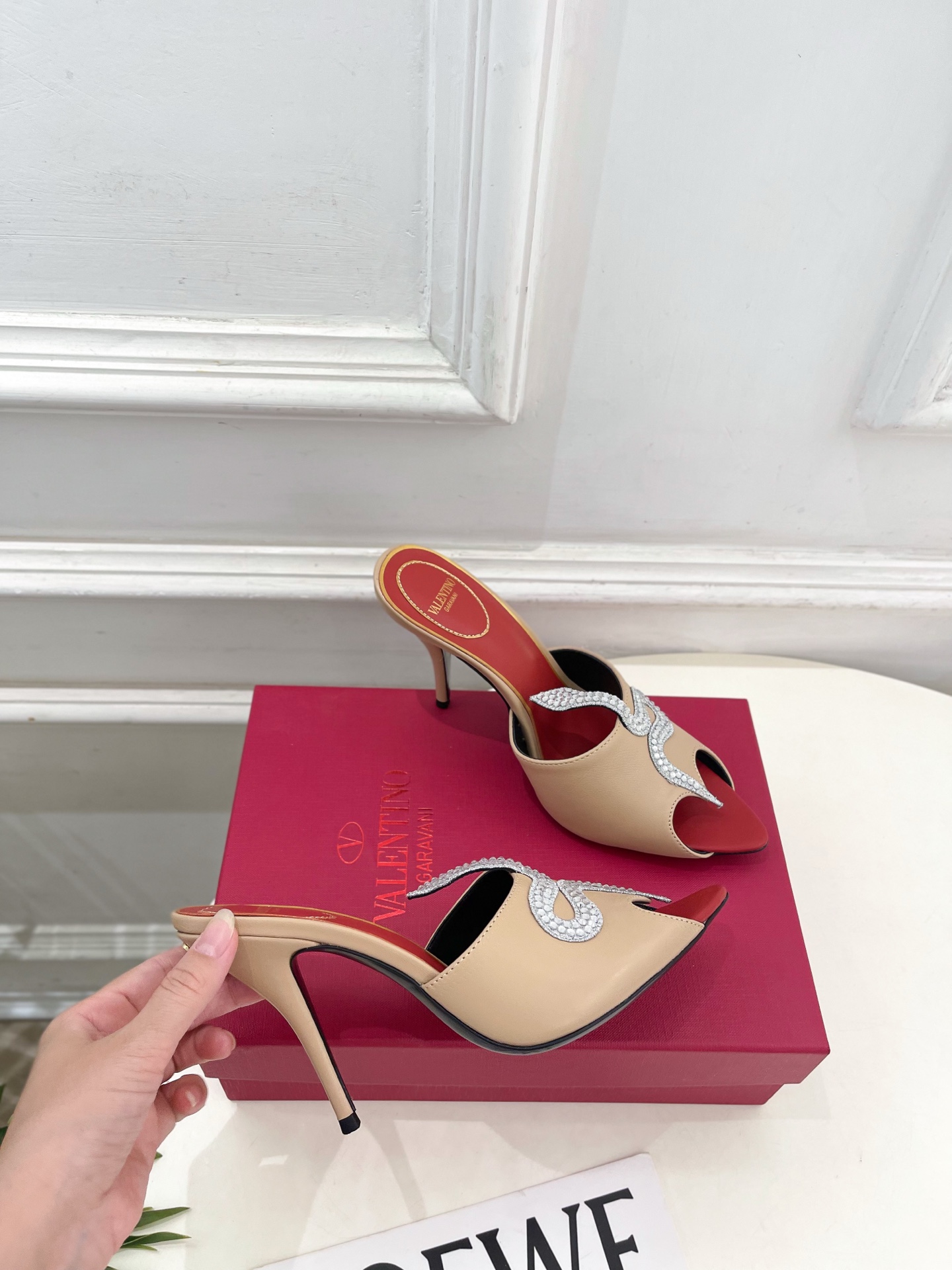 Valentino  华伦天奴 26𝐬𝐬2026春夏新品 COEUR VIPERE水钻蛇形高跟拖鞋 上新