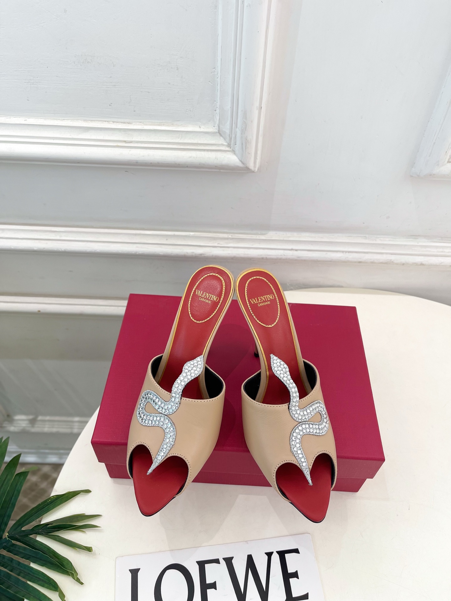 Valentino  华伦天奴 26𝐬𝐬2026春夏新品 COEUR VIPERE水钻蛇形高跟拖鞋 上新