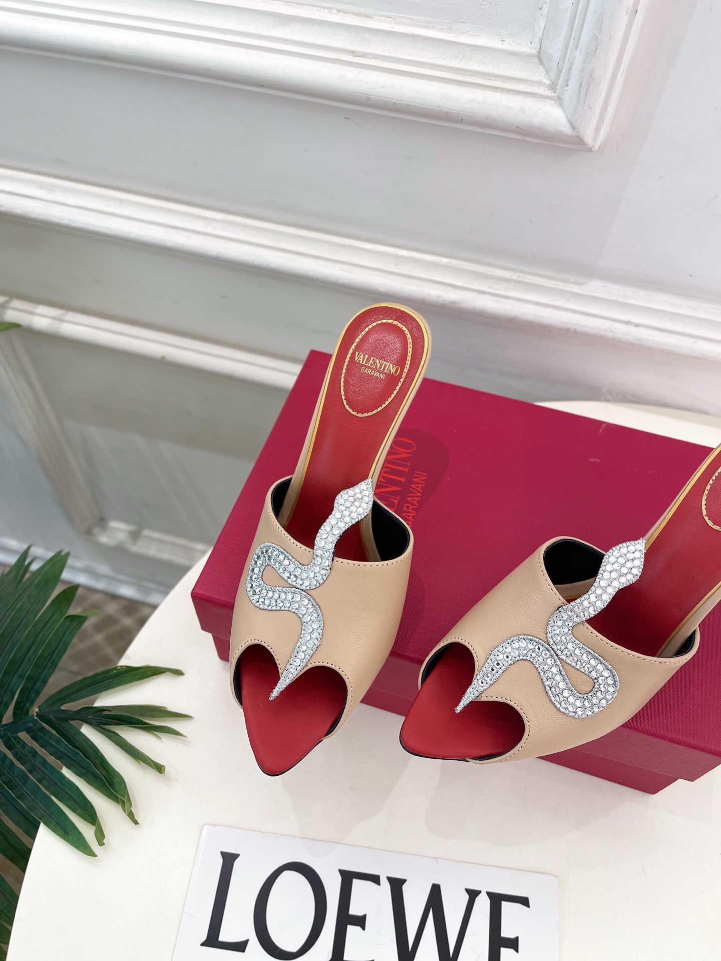 Valentino  华伦天奴 26𝐬𝐬2026春夏新品 COEUR VIPERE水钻蛇形高跟拖鞋 上新