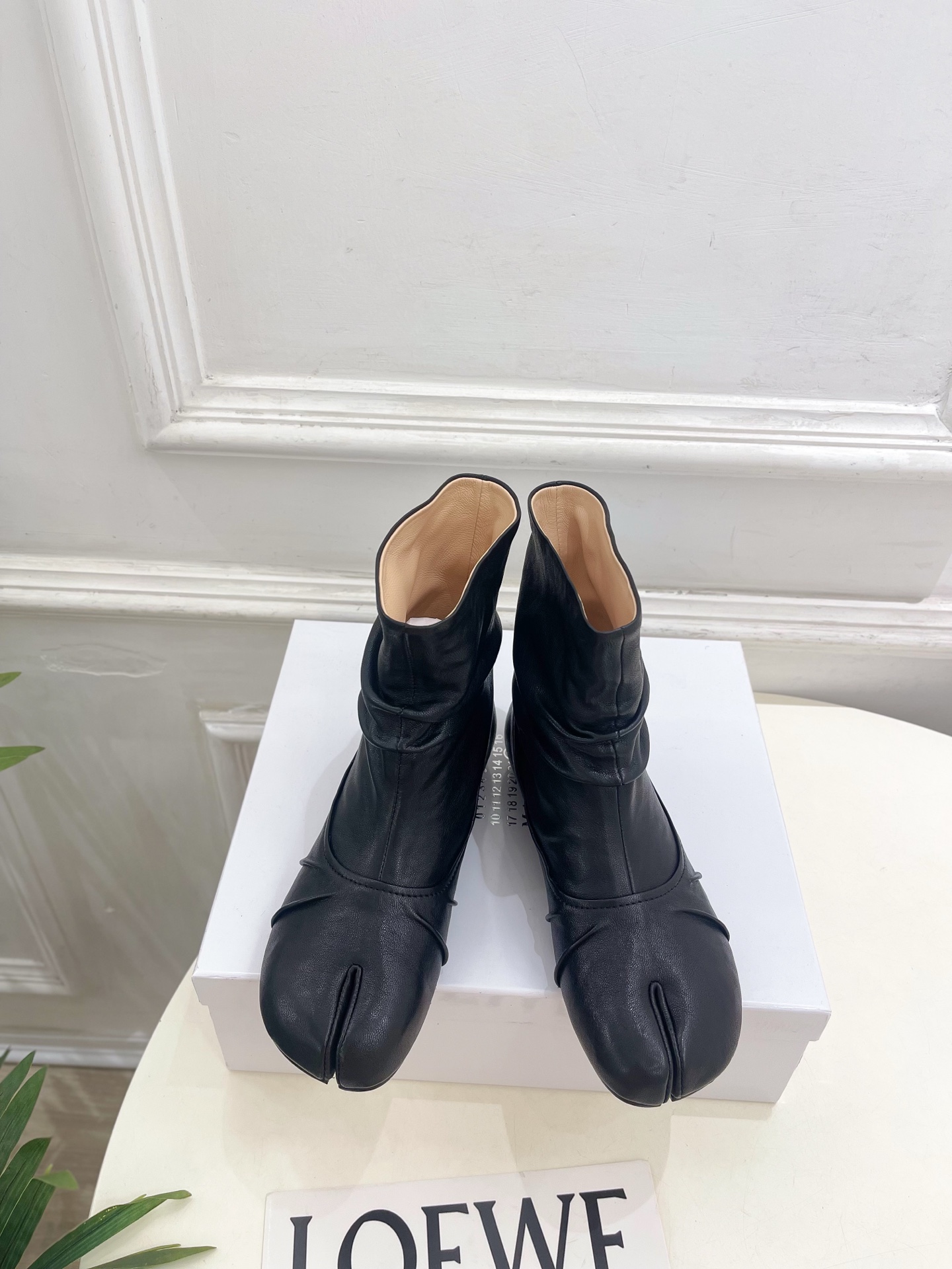 Maison Margiela· 马吉拉26𝐬𝐬 2026早秋新品 MM6复古褶皱分趾平底短靴—————