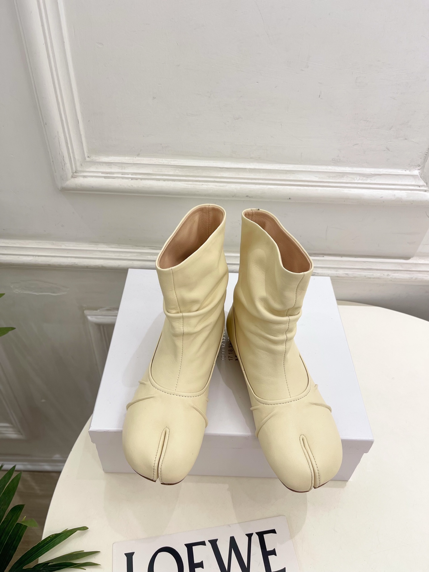 Maison Margiela· 马吉拉26𝐬𝐬 2026早秋新品 MM6复古褶皱分趾平底短靴—————