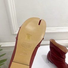 Maison Margiela· 马吉拉26𝐬𝐬 2026早秋新品 MM6复古褶皱分趾平底短靴————— Maison Margiela· 马吉拉26𝐬𝐬 2026早秋新品 MM6复古褶皱分趾平底短靴—————