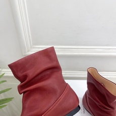 Maison Margiela· 马吉拉26𝐬𝐬 2026早秋新品 MM6复古褶皱分趾平底短靴————— Maison Margiela· 马吉拉26𝐬𝐬 2026早秋新品 MM6复古褶皱分趾平底短靴—————