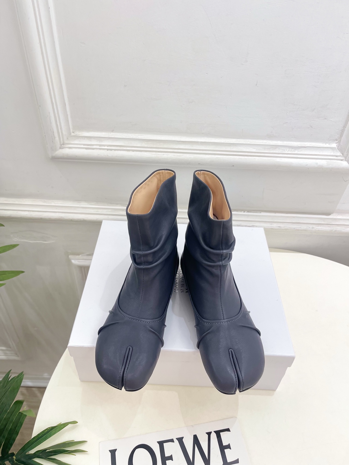 Maison Margiela· 马吉拉26𝐬𝐬 2026早秋新品 MM6复古褶皱分趾平底短靴—————