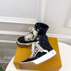 LV | 路易威登 26𝐬𝐬 🧡💚2026秋冬新品 顶级版本⚠️专柜主打最新秀款 LV TILTED LV | 路易威登 26𝐬𝐬 🧡💚2026秋冬新品 顶级版本⚠️专柜主打最新秀款 LV TILTED