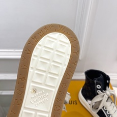 LV | 路易威登 26𝐬𝐬 🧡💚2026秋冬新品 顶级版本⚠️专柜主打最新秀款 LV TILTED LV | 路易威登 26𝐬𝐬 🧡💚2026秋冬新品 顶级版本⚠️专柜主打最新秀款 LV TILTED