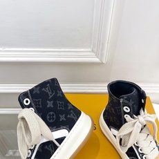 LV | 路易威登 26𝐬𝐬 🧡💚2026秋冬新品 顶级版本⚠️专柜主打最新秀款 LV TILTED LV | 路易威登 26𝐬𝐬 🧡💚2026秋冬新品 顶级版本⚠️专柜主打最新秀款 LV TILTED