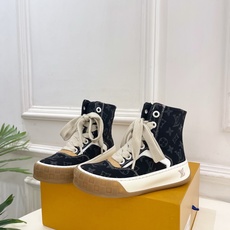 LV | 路易威登 26𝐬𝐬 🧡💚2026秋冬新品 顶级版本⚠️专柜主打最新秀款 LV TILTED LV | 路易威登 26𝐬𝐬 🧡💚2026秋冬新品 顶级版本⚠️专柜主打最新秀款 LV TILTED