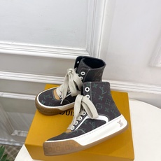 LV | 路易威登 26𝐬𝐬 🧡💚2026秋冬新品 顶级版本⚠️专柜主打最新秀款 LV TILTED LV | 路易威登 26𝐬𝐬 🧡💚2026秋冬新品 顶级版本⚠️专柜主打最新秀款 LV TILTED