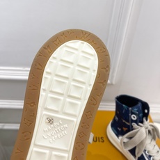LV | 路易威登 26𝐬𝐬 🧡💚2026秋冬新品 顶级版本⚠️专柜主打最新秀款 LV TILTED LV | 路易威登 26𝐬𝐬 🧡💚2026秋冬新品 顶级版本⚠️专柜主打最新秀款 LV TILTED