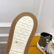 LV | 路易威登 26𝐬𝐬 🧡💚2026秋冬新品 顶级版本⚠️专柜主打最新秀款 LV TILTED LV | 路易威登 26𝐬𝐬 🧡💚2026秋冬新品 顶级版本⚠️专柜主打最新秀款 LV TILTED