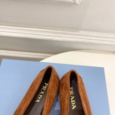 PRADA 普拉达 26𝐬𝐬 🌈2026春夏新品 专柜走秀款 经典字母褶皱平底乐福鞋系列〰◽鞋面:原版 PRADA 普拉达 26𝐬𝐬 🌈2026春夏新品 专柜走秀款 经典字母褶皱平底乐福鞋系列〰◽鞋面:原版