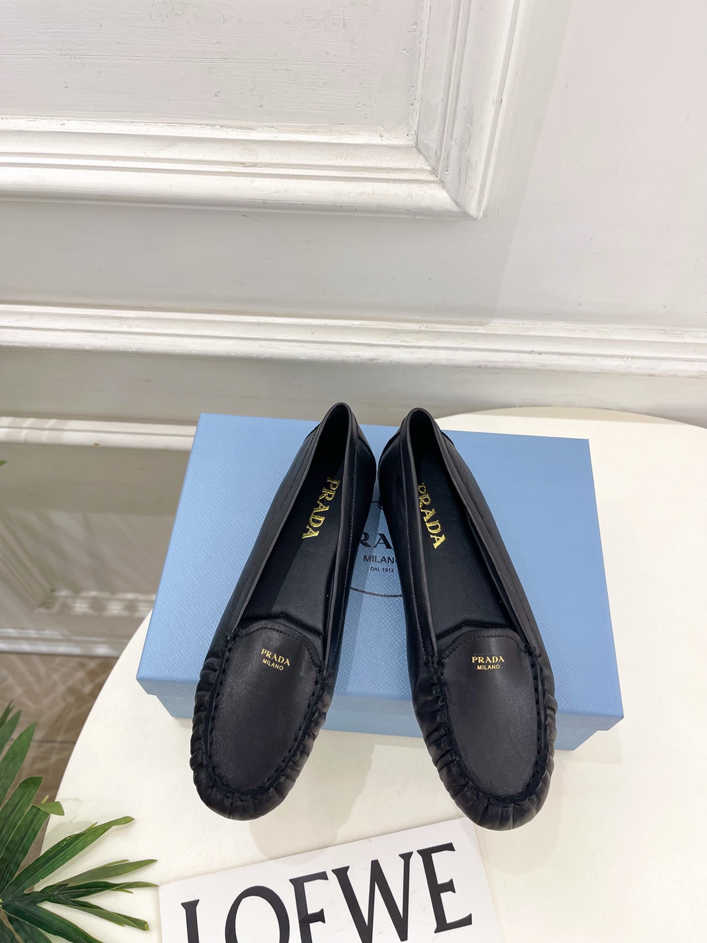 PRADA 普拉达  26𝐬𝐬 🌈2026春夏新品 专柜走秀款 经典字母褶皱平底乐福鞋系列〰◽鞋面：原版