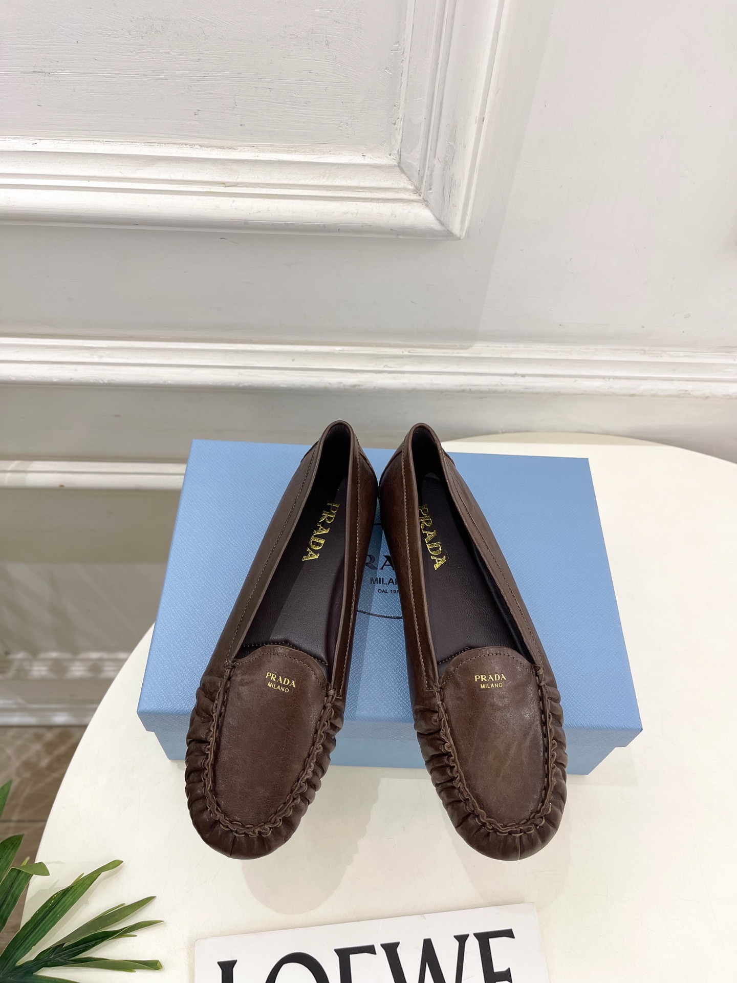 PRADA 普拉达  26𝐬𝐬 🌈2026春夏新品 专柜走秀款 经典字母褶皱平底乐福鞋系列〰◽鞋面：原版