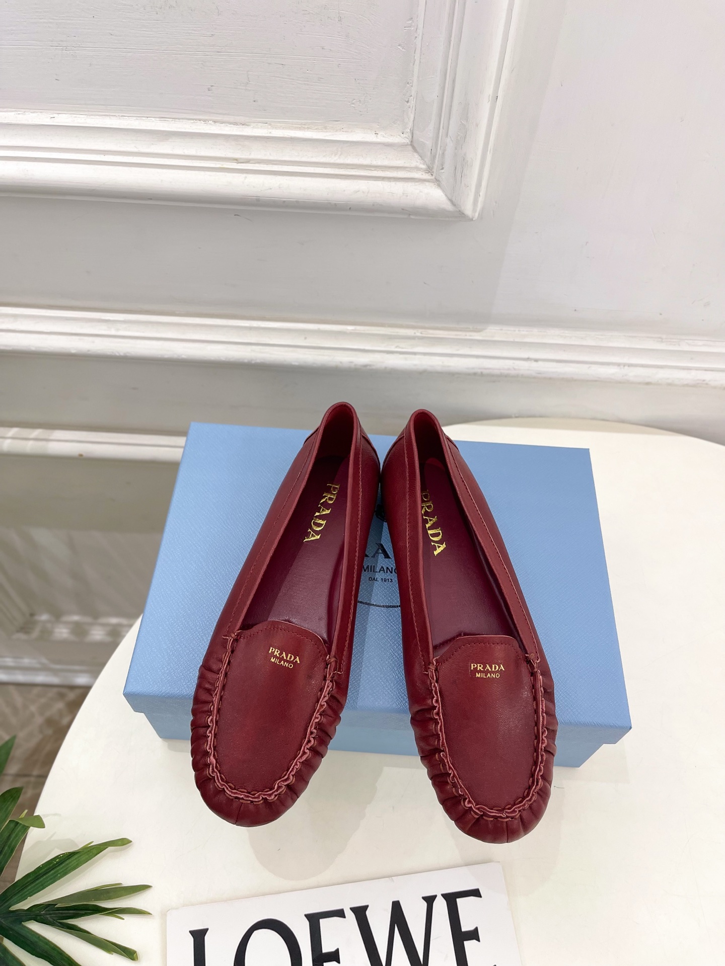 PRADA 普拉达  26𝐬𝐬 🌈2026春夏新品 专柜走秀款 经典字母褶皱平底乐福鞋系列〰◽鞋面：原版