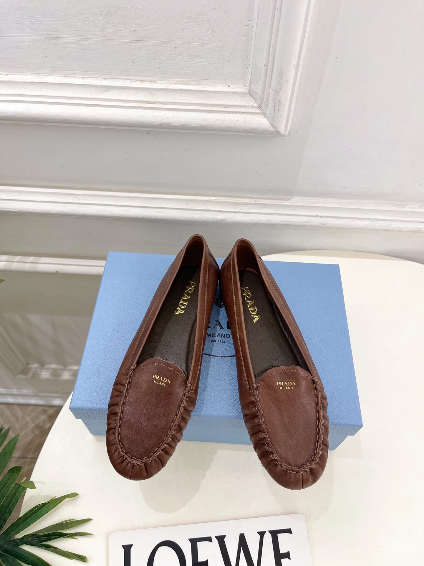 PRADA 普拉达  26𝐬𝐬 🌈2026春夏新品 专柜走秀款 经典字母褶皱平底乐福鞋系列〰◽鞋面：原版