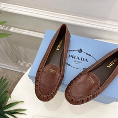PRADA 普拉达 26𝐬𝐬 🌈2026春夏新品 专柜走秀款 经典字母褶皱平底乐福鞋系列〰◽鞋面:原版 PRADA 普拉达 26𝐬𝐬 🌈2026春夏新品 专柜走秀款 经典字母褶皱平底乐福鞋系列〰◽鞋面:原版